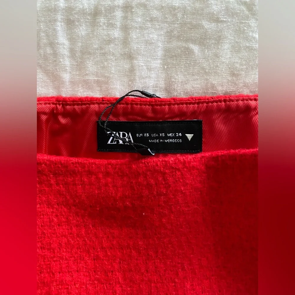 Red Textured Zara Skirt- BNWT- Size XS - Picture 10 of 11